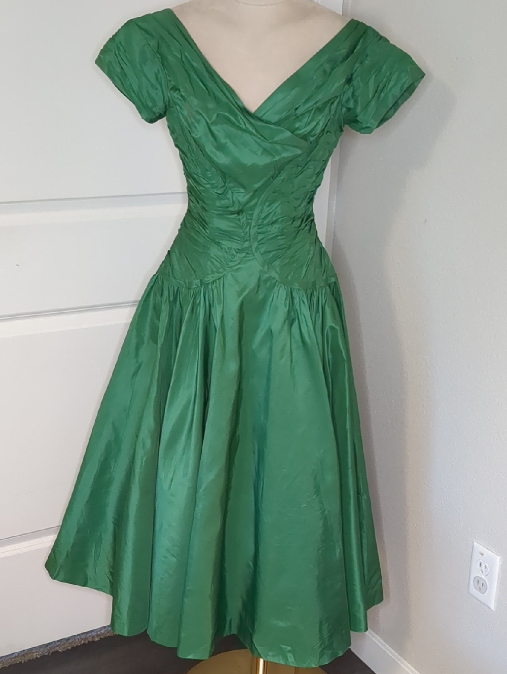 Vintage 1950s Emerald Green Party Dress Taffeta Tea Length SZ M